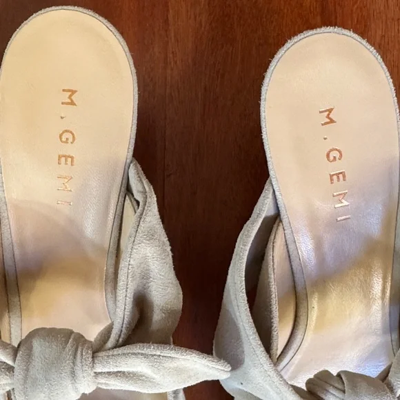 M. Gemi Pointed Suede Knot-Top Mules in Multi-Blues and Light Beige - Picture 2 of 9